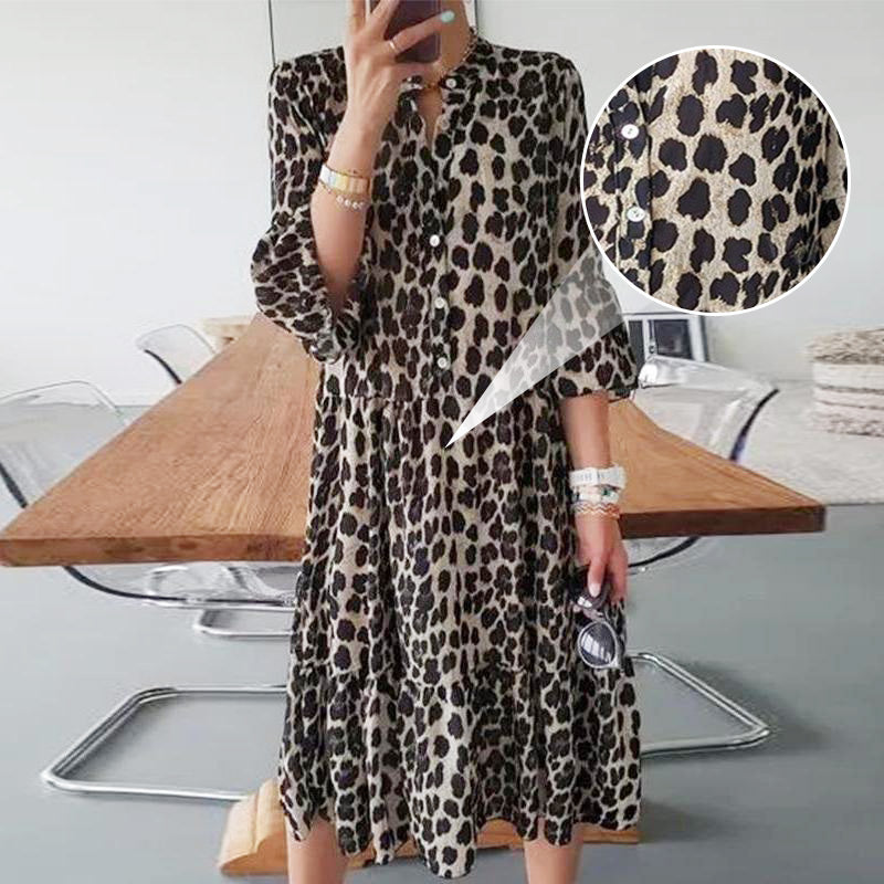 Casual klänning med knappar och tryck i leopardmönster