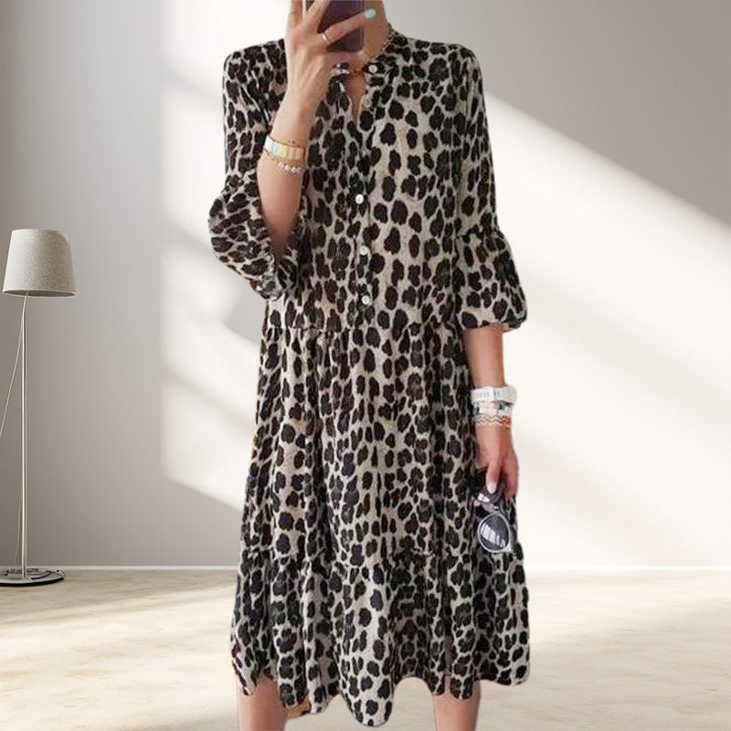 Casual klänning med knappar och tryck i leopardmönster