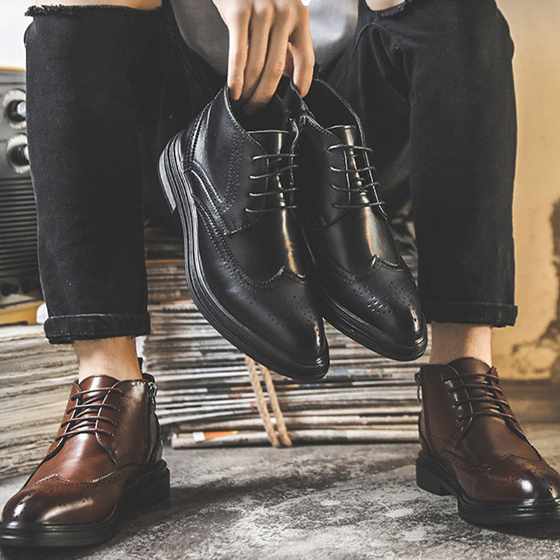 Snörning och snidade Wingtip Brogue-stövlar för män