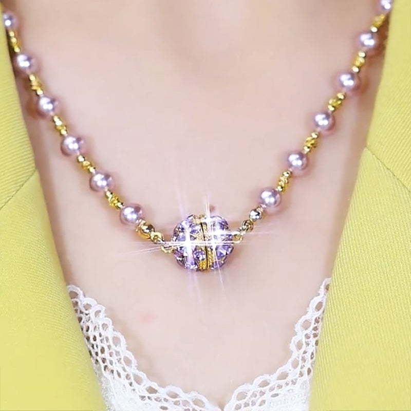 Elegant pärlhalsband av imitationspärla med gnistrande magnetisk strassboll
