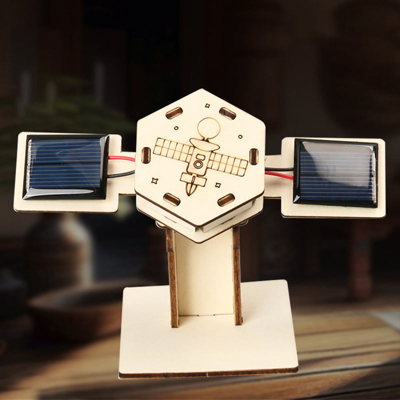 đKreativa modeller av artificiella satelliter i rymdenđ