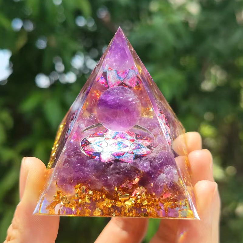 đ„Pyramid Shape Resin Crushed Stone Ornament