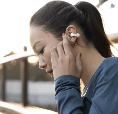 đ„ Sista dagen 49% OFF - TrĂ„dlösa vattentĂ€ta hörlurar med benledande öronclips