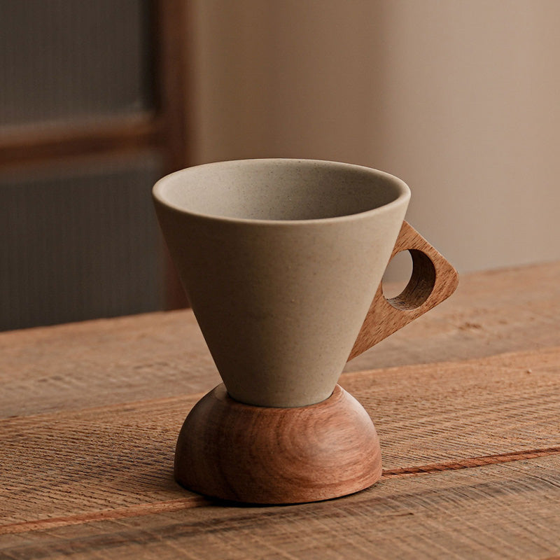 Vintage kaffemugg med trähandtag och träfat