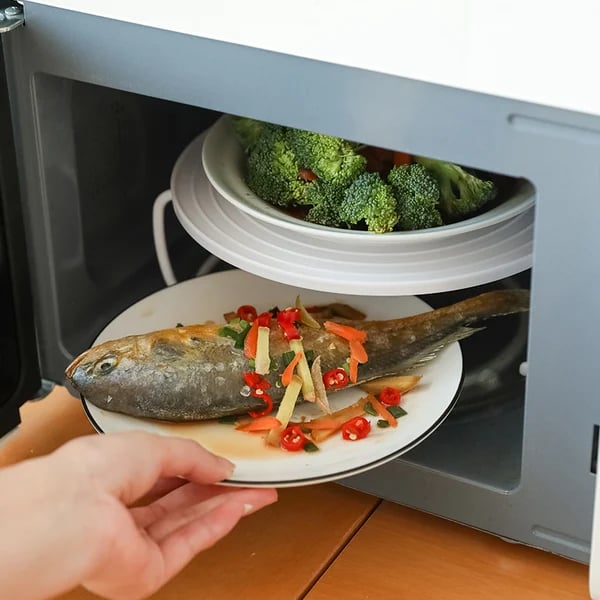 🍽️ 50% RABATT NU! ⏰ Hopfällbar mikrovågsugnsställ – skapar extra nivå, halkfri yta & greppvänliga handtag – perfekt för flexibel uppvärmning i köket 🥘✨