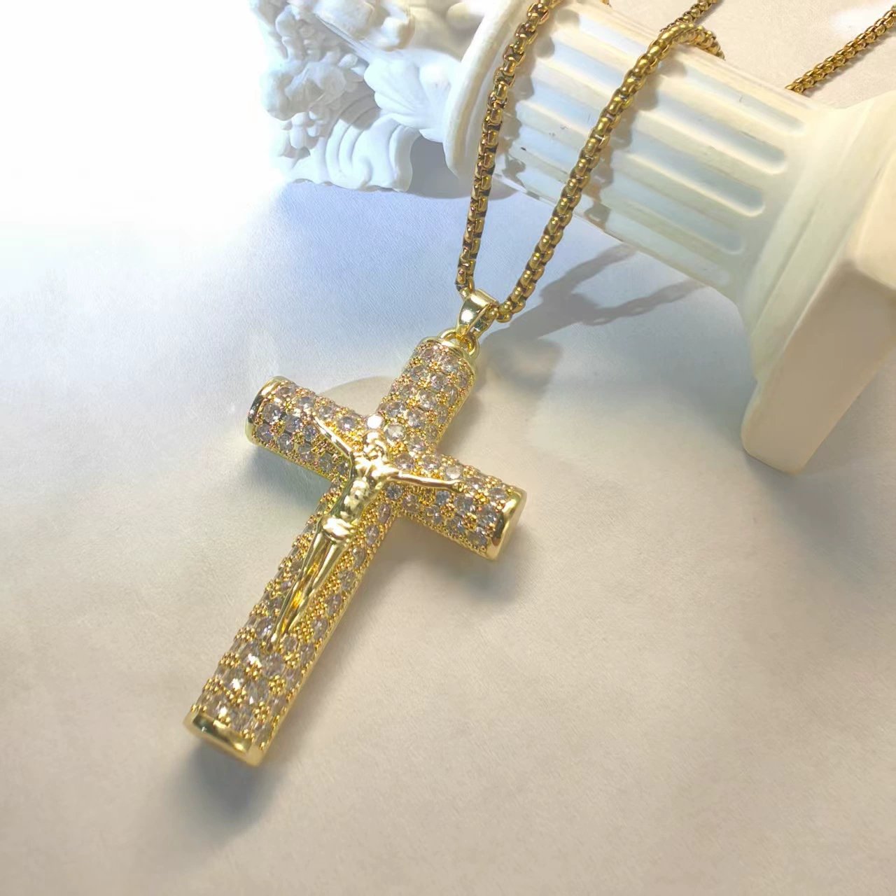 ✝️ 50% RABATT! 🙏 Halsband med Jesuskrucifixhänge – Klassiskt Design, Högglans Finish & Perfekt Som En Meningsfull Accessoar Eller Gåva 🕊️