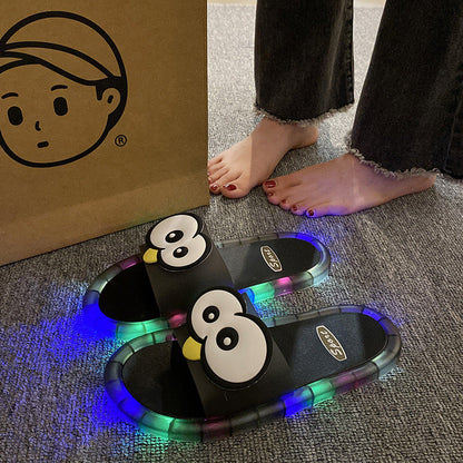 Söta LED-tofflor med ankdesign – lyser i mörkret, mjuka & lätta 👣💡