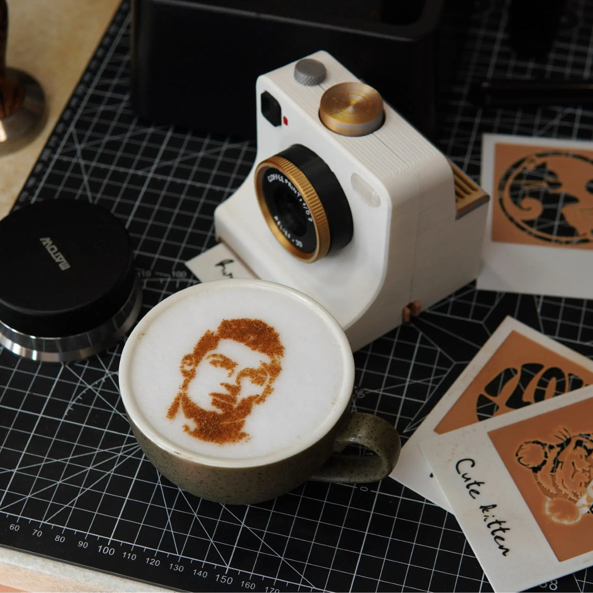 🔥 Retro kaffekonstkamera – Mekanisk latte-schablonpress