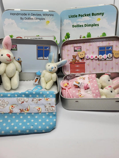 🐰 50% RABATT! 🎁 Mummy Bunny Mini Plyschfickask i Plåt – Söt Presentförpackning, Samlarbar & Perfekt för Påsken 🐣