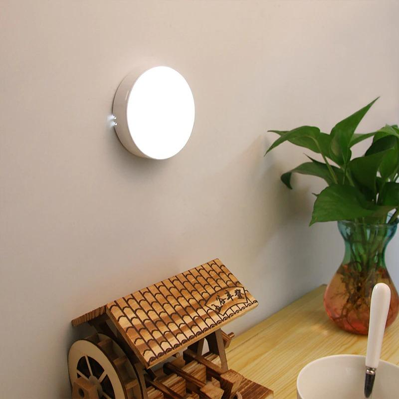 🔥Köp 1 få 1 gratis🔥Automatisk, uppladdningsbar lampa med rörelsesensor