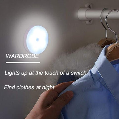 🔥Köp 1 få 1 gratis🔥Automatisk, uppladdningsbar lampa med rörelsesensor