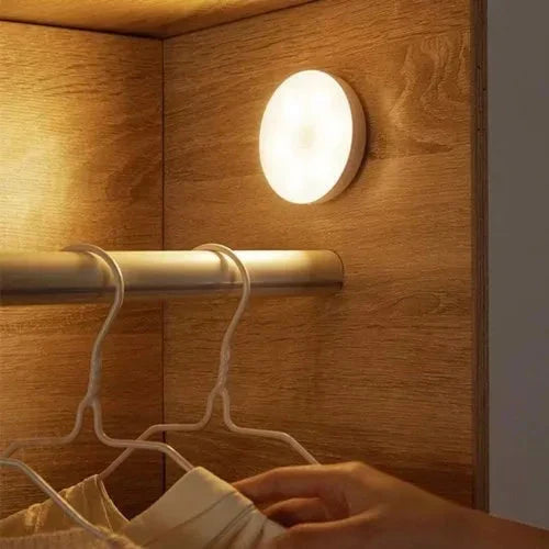🔥Köp 1 få 1 gratis🔥Automatisk, uppladdningsbar lampa med rörelsesensor