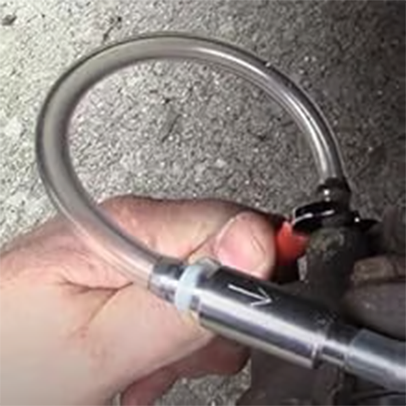 🏆 Flash Sale⚡50 000+ SÅLDA! Nästan slutsåld – 💥Bromsslang – Praktisk dräneringshjälp med backventil för bil- och motorcykelkopplingar