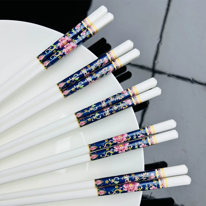 🌿🌿Set med ätpinnar i högkvalitativ keramik