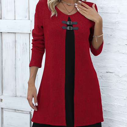 Damklänning i tvådelad A-linjeformad knälång modell i imitationsmaterial