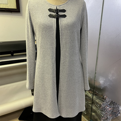 Damklänning i tvådelad A-linjeformad knälång modell i imitationsmaterial