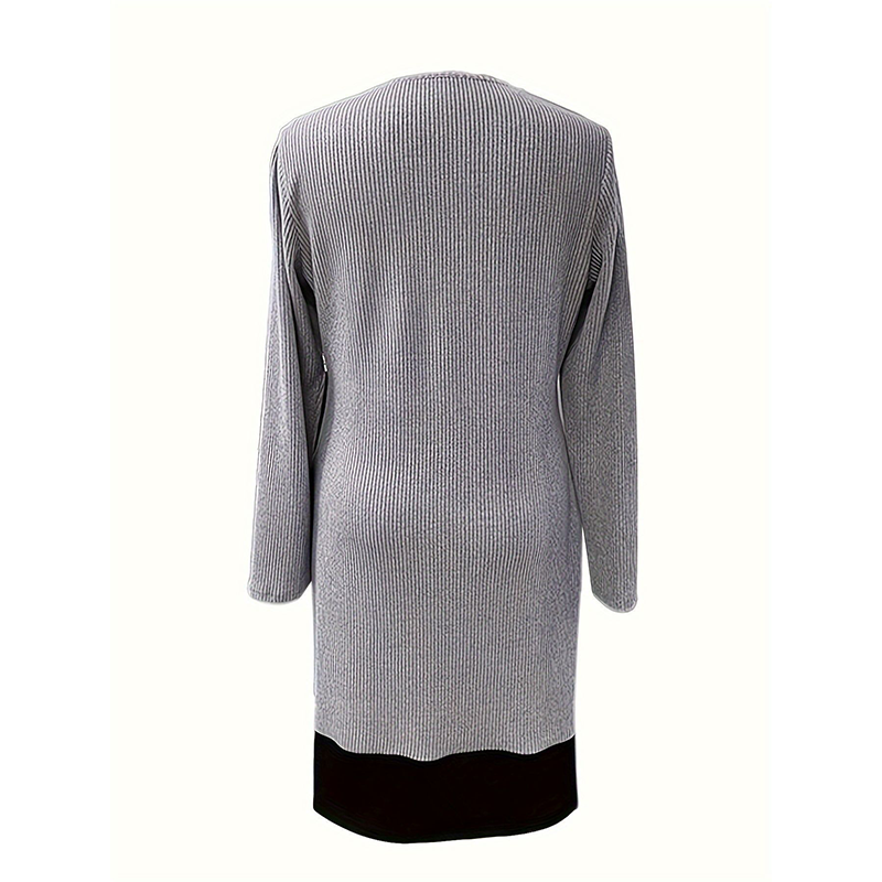 Damklänning i tvådelad A-linjeformad knälång modell i imitationsmaterial