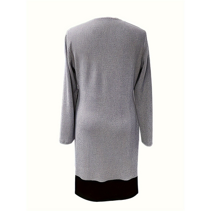 Damklänning i tvådelad A-linjeformad knälång modell i imitationsmaterial