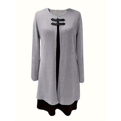 Damklänning i tvådelad A-linjeformad knälång modell i imitationsmaterial