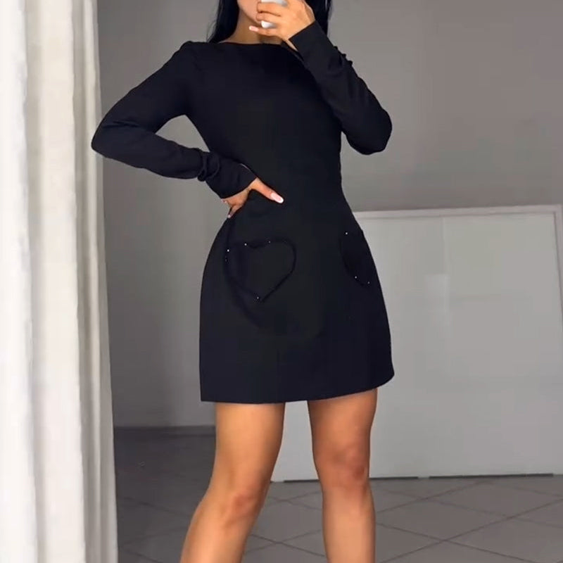 Elegant miniklänning med rund hals och smal passform