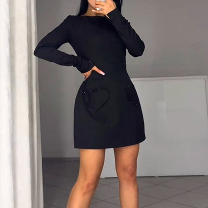 Elegant miniklänning med rund hals och smal passform