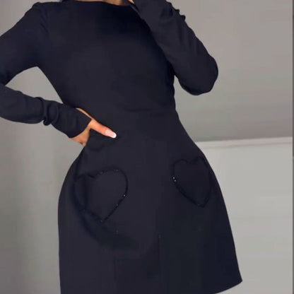 Elegant miniklänning med rund hals och smal passform