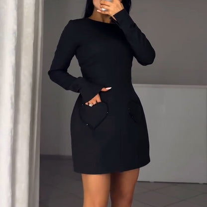 Elegant miniklänning med rund hals och smal passform