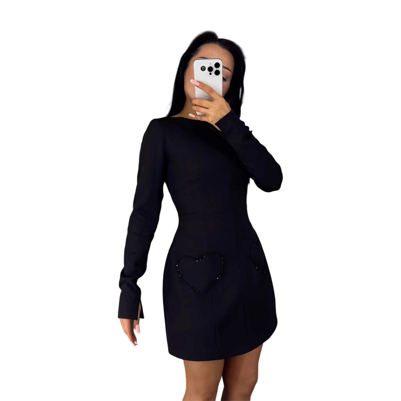 Elegant miniklänning med rund hals och smal passform