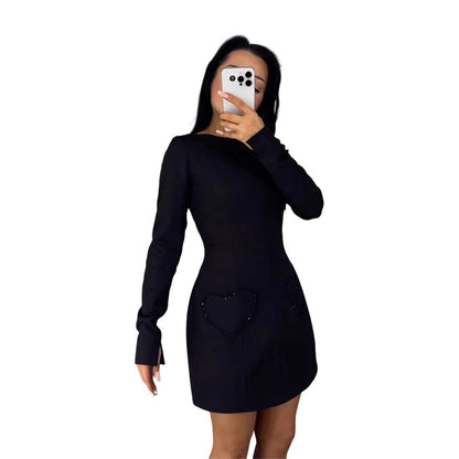 Elegant miniklänning med rund hals och smal passform