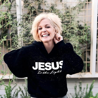 Trendig hoodie med glittrande paljetter och “JESUS is the Light“