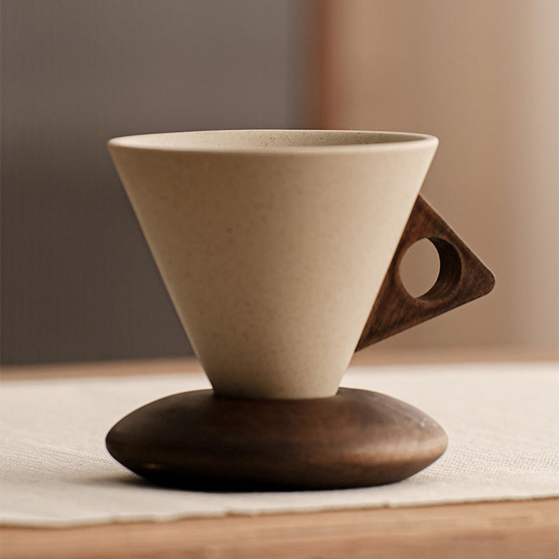 Vintage kaffemugg med trähandtag och träfat