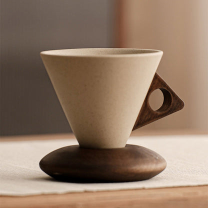 Vintage kaffemugg med trähandtag och träfat