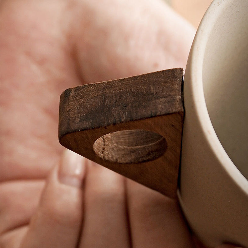 Vintage kaffemugg med trähandtag och träfat