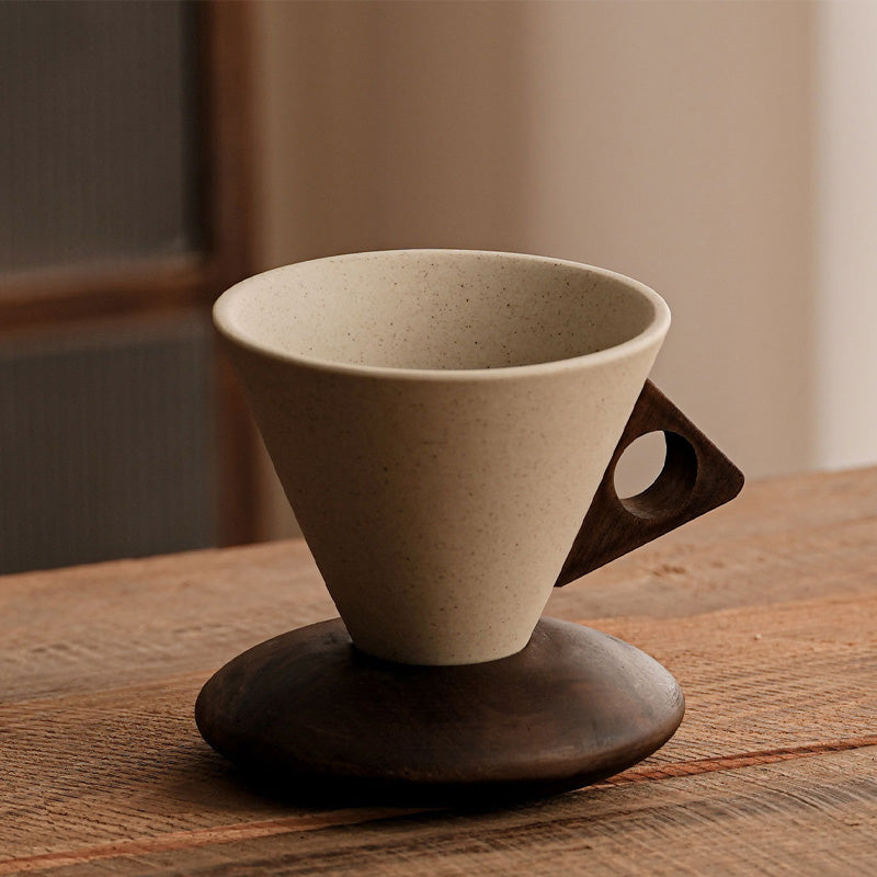 Vintage kaffemugg med trähandtag och träfat