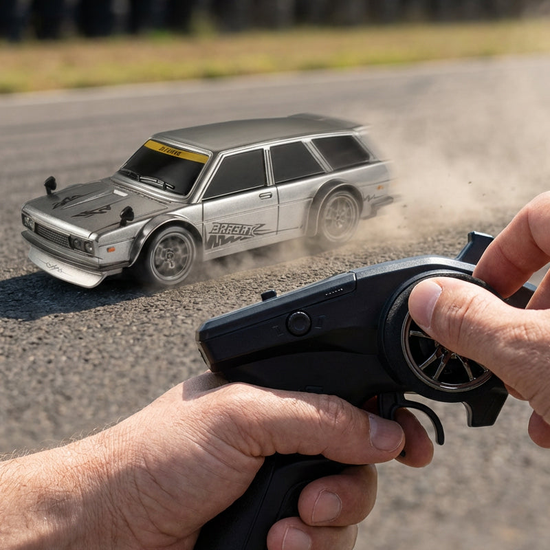 RC-driftbil i skala 1:24 med LED-belysning