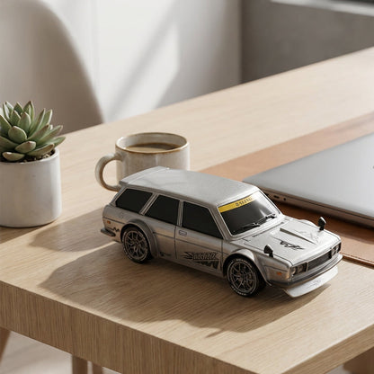 RC-driftbil i skala 1:24 med LED-belysning