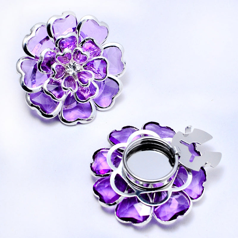 Elegant manschettknapp och brosch med strass och blommönster