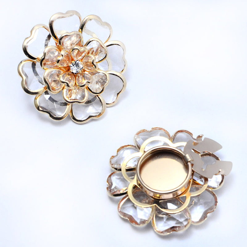 Elegant manschettknapp och brosch med strass och blommönster