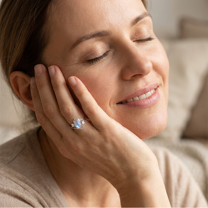 ✨💍60 % RABATT🔥 Geometrisk oval månstensring med zirkoniadetaljer – Mystisk, glittrande och tidlöst elegant! 🌙✨