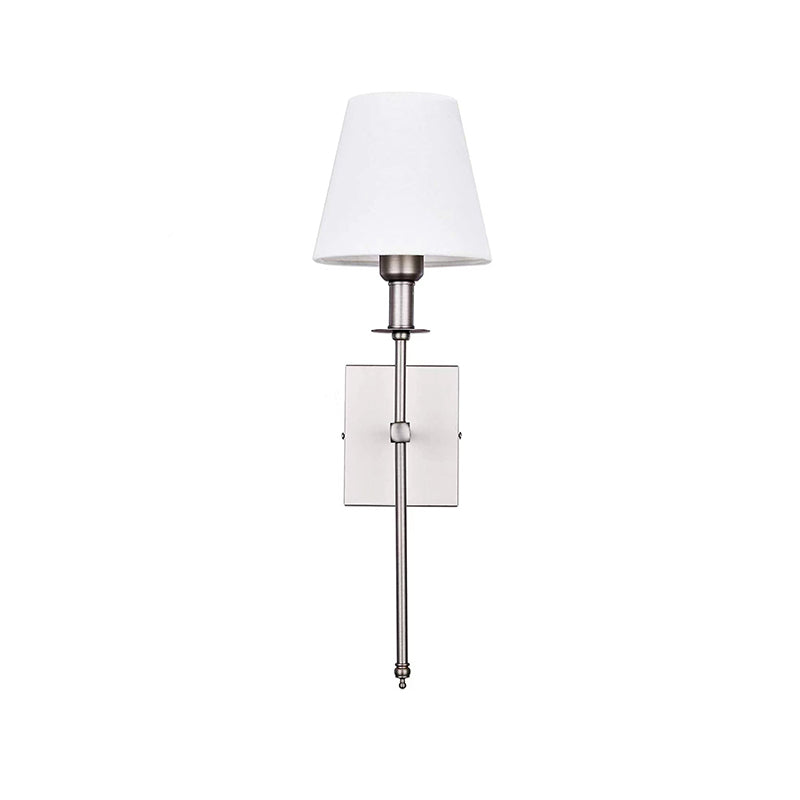 Klassisk vägglampa med tygskärm