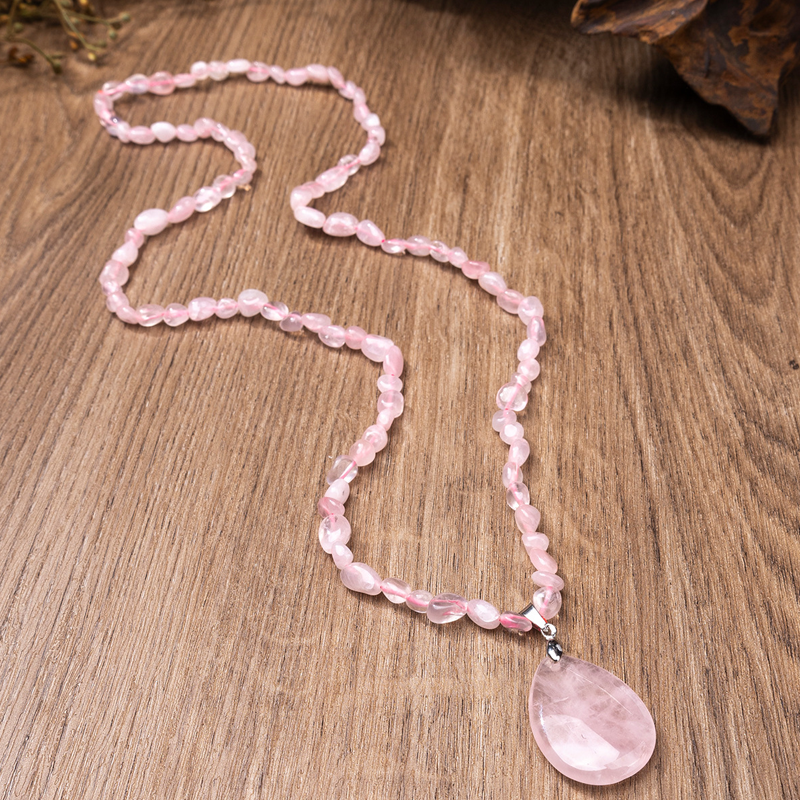 Syntetisk kristall halsband med Teardrop hänge