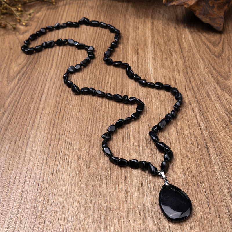 Syntetisk kristall halsband med Teardrop hänge