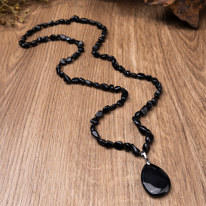 Syntetisk kristall halsband med Teardrop hänge