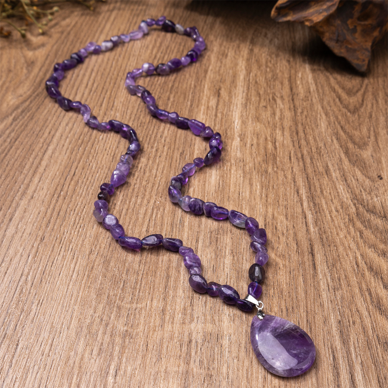 Syntetisk kristall halsband med Teardrop hänge