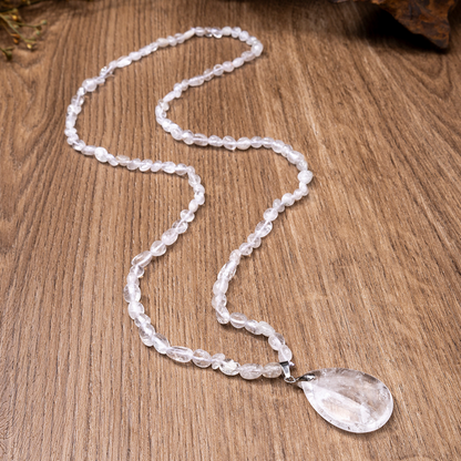 Syntetisk kristall halsband med Teardrop hänge