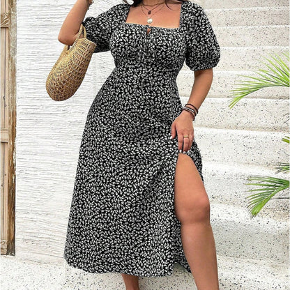🔥🎁Nyhet 50 % RABATT🔥Klänning Plus Size med Kort Ärm, Slits och Blommönster
