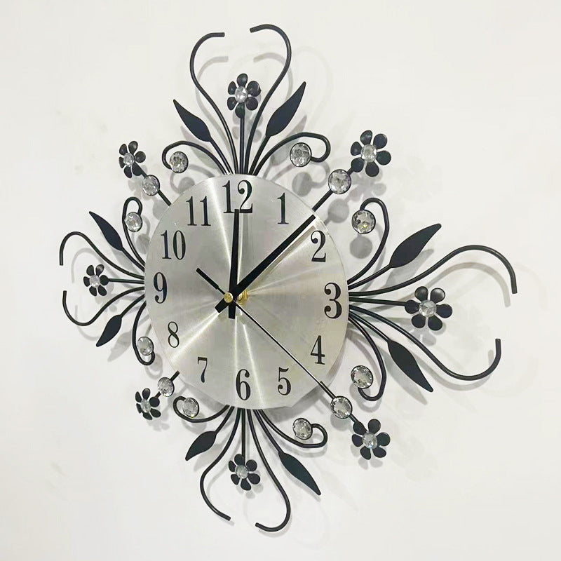 🕰️ 60% RABATT! 🌸 Elegant Väggklocka med Blommönster & Strass – Tyst Gång, Batteridriven & Perfekt för Hem & Kontor ✨