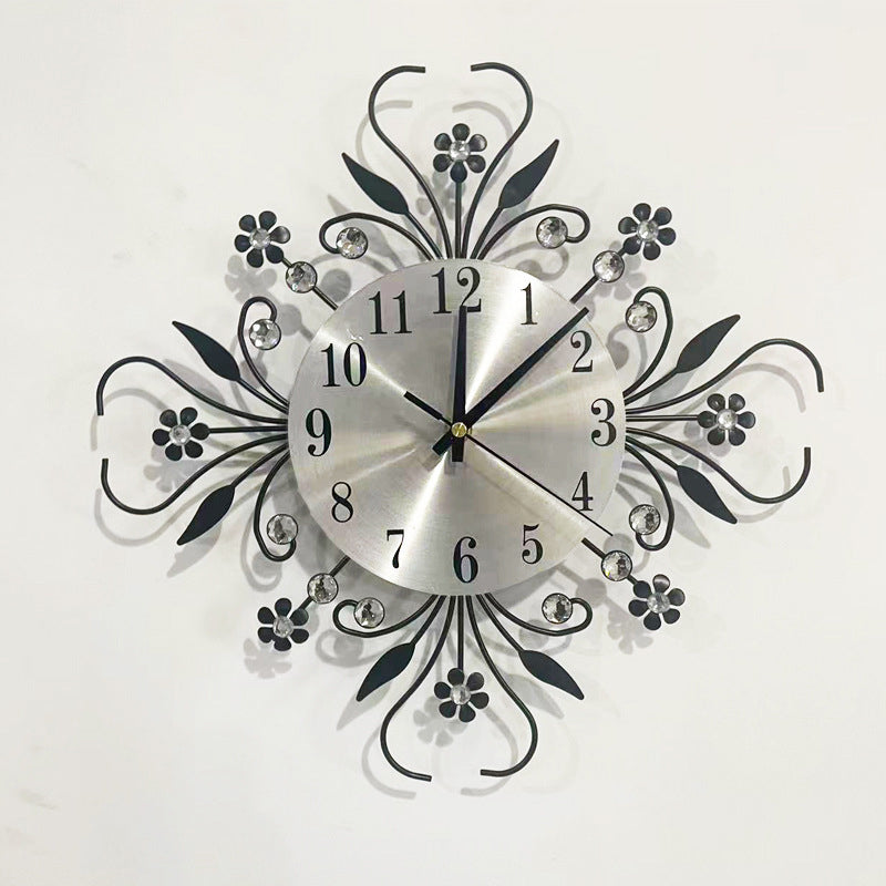 🕰️ 60% RABATT! 🌸 Elegant Väggklocka med Blommönster & Strass – Tyst Gång, Batteridriven & Perfekt för Hem & Kontor ✨
