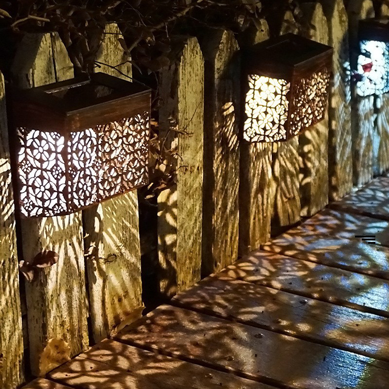 Solcellsdriven LED-vägglampa med snidade mönster för gångväg och trädgård