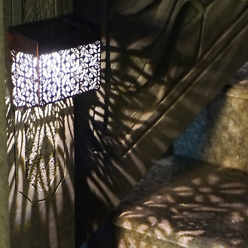 Solcellsdriven LED-vägglampa med snidade mönster för gångväg och trädgård
